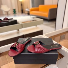 YSL「SAINT LAURENT*」 夏季新品 金属头优雅大气拖鞋——————————全新春夏系列 YSL「SAINT LAURENT*」 夏季新品 金属头优雅大气拖鞋——————————全新春夏系列