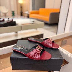 YSL「SAINT LAURENT*」 夏季新品 金属头优雅大气拖鞋——————————全新春夏系列 YSL「SAINT LAURENT*」 夏季新品 金属头优雅大气拖鞋——————————全新春夏系列