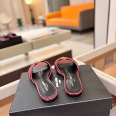 YSL「SAINT LAURENT*」 夏季新品 金属头优雅大气拖鞋——————————全新春夏系列 YSL「SAINT LAURENT*」 夏季新品 金属头优雅大气拖鞋——————————全新春夏系列