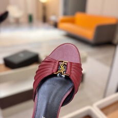 YSL「SAINT LAURENT*」 夏季新品 金属头优雅大气拖鞋——————————全新春夏系列 YSL「SAINT LAURENT*」 夏季新品 金属头优雅大气拖鞋——————————全新春夏系列