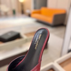 YSL「SAINT LAURENT*」 夏季新品 金属头优雅大气拖鞋——————————全新春夏系列 YSL「SAINT LAURENT*」 夏季新品 金属头优雅大气拖鞋——————————全新春夏系列