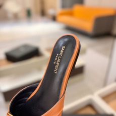 YSL「SAINT LAURENT*」 夏季新品 金属头优雅大气拖鞋——————————全新春夏系列 YSL「SAINT LAURENT*」 夏季新品 金属头优雅大气拖鞋——————————全新春夏系列