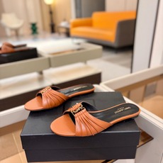YSL「SAINT LAURENT*」 夏季新品 金属头优雅大气拖鞋——————————全新春夏系列 YSL「SAINT LAURENT*」 夏季新品 金属头优雅大气拖鞋——————————全新春夏系列