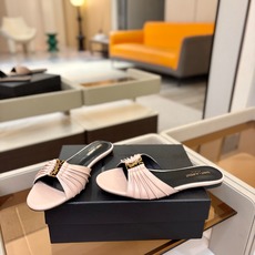 YSL「SAINT LAURENT*」 夏季新品 金属头优雅大气拖鞋——————————全新春夏系列 YSL「SAINT LAURENT*」 夏季新品 金属头优雅大气拖鞋——————————全新春夏系列