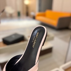YSL「SAINT LAURENT*」 夏季新品 金属头优雅大气拖鞋——————————全新春夏系列 YSL「SAINT LAURENT*」 夏季新品 金属头优雅大气拖鞋——————————全新春夏系列