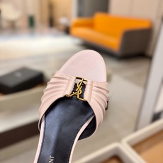 YSL「SAINT LAURENT*」 夏季新品 金属头优雅大气拖鞋——————————全新春夏系列 YSL「SAINT LAURENT*」 夏季新品 金属头优雅大气拖鞋——————————全新春夏系列