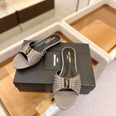 YSL「SAINT LAURENT*」 夏季新品 金属头优雅大气拖鞋——————————全新春夏系列 YSL「SAINT LAURENT*」 夏季新品 金属头优雅大气拖鞋——————————全新春夏系列