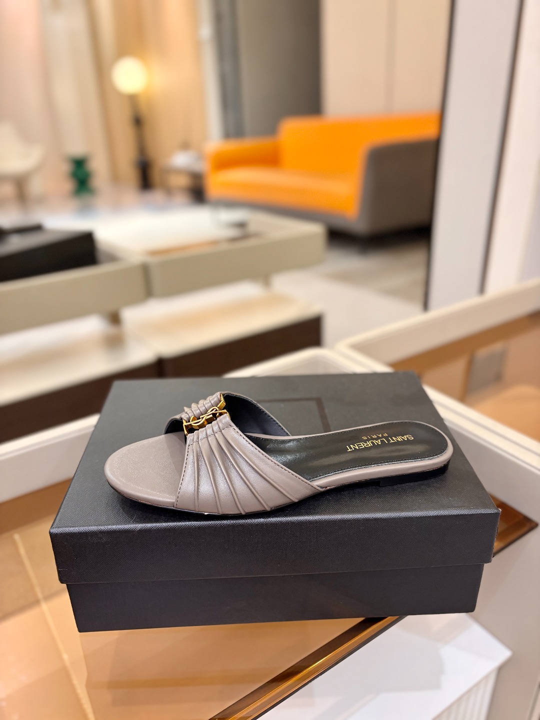 YSL「SAINT LAURENT*」  夏季新品 金属头优雅大气拖鞋——————————全新春夏系列 