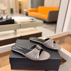 YSL「SAINT LAURENT*」 夏季新品 金属头优雅大气拖鞋——————————全新春夏系列 YSL「SAINT LAURENT*」 夏季新品 金属头优雅大气拖鞋——————————全新春夏系列