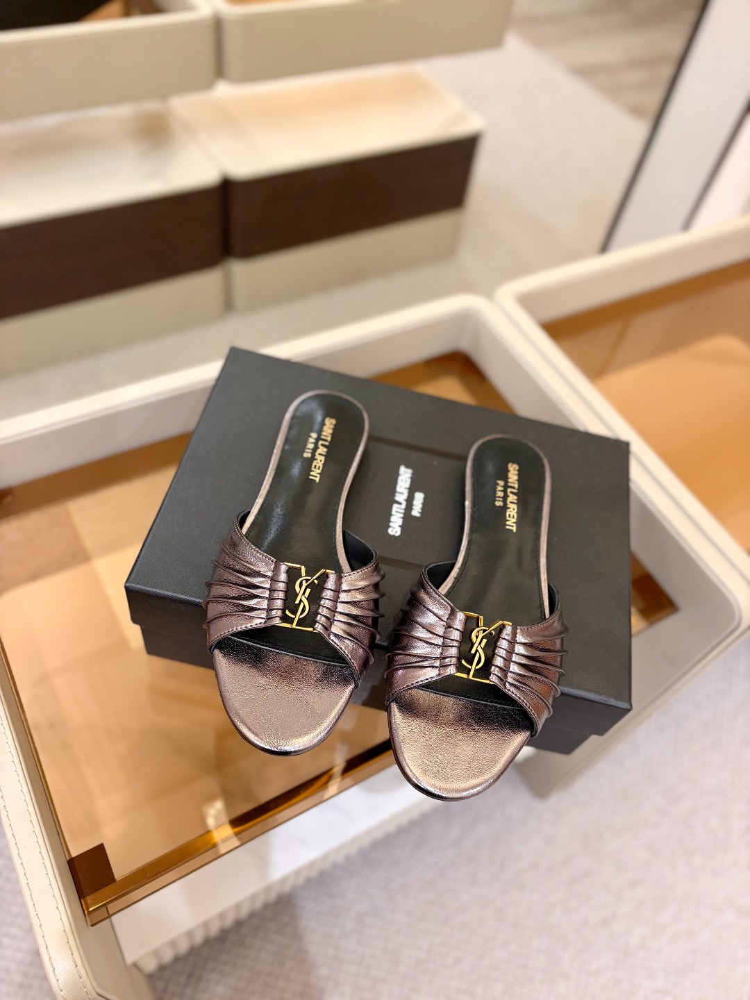 YSL「SAINT LAURENT*」  夏季新品 金属头优雅大气拖鞋——————————全新春夏系列 