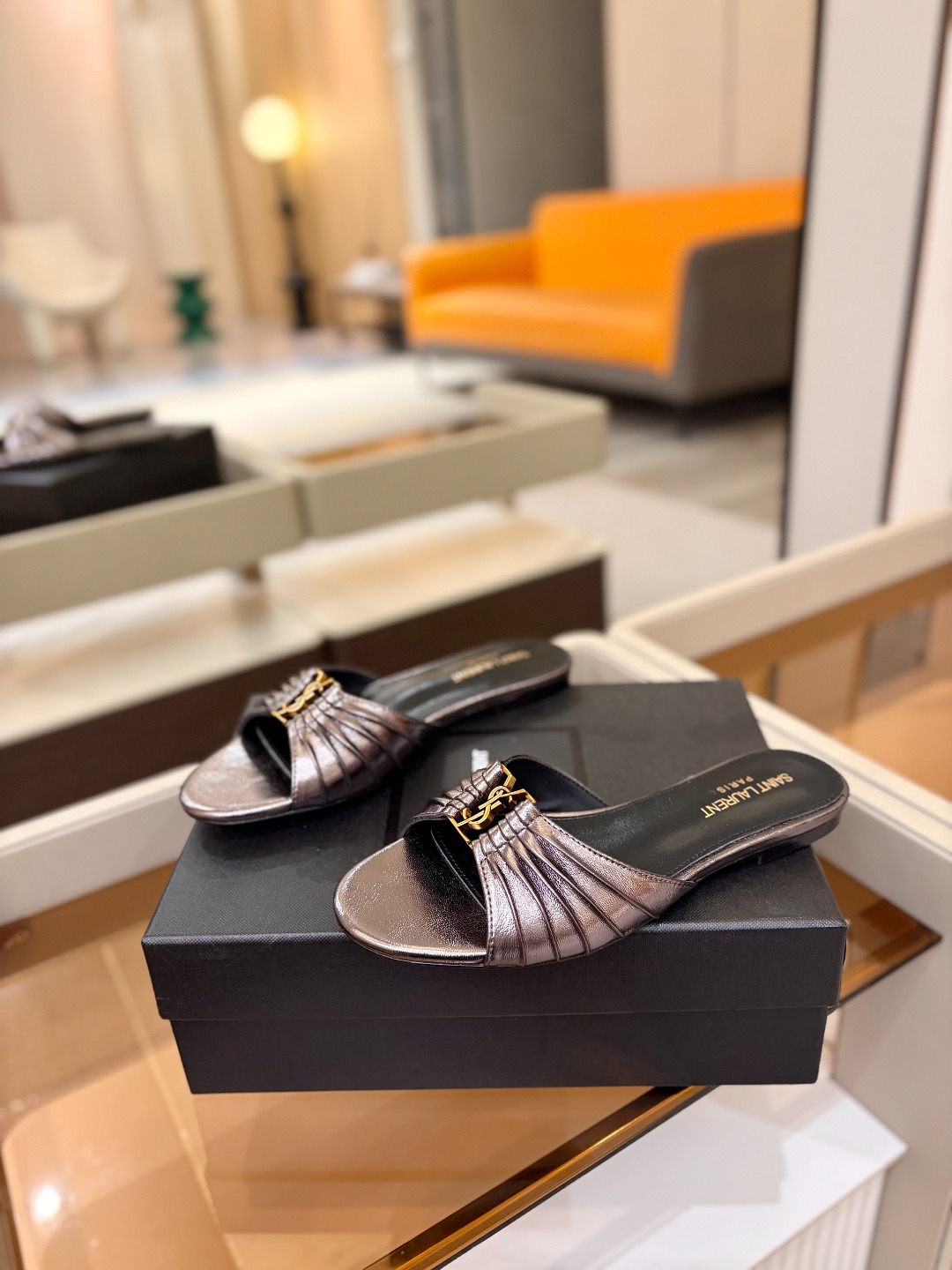 YSL「SAINT LAURENT*」  夏季新品 金属头优雅大气拖鞋——————————全新春夏系列 