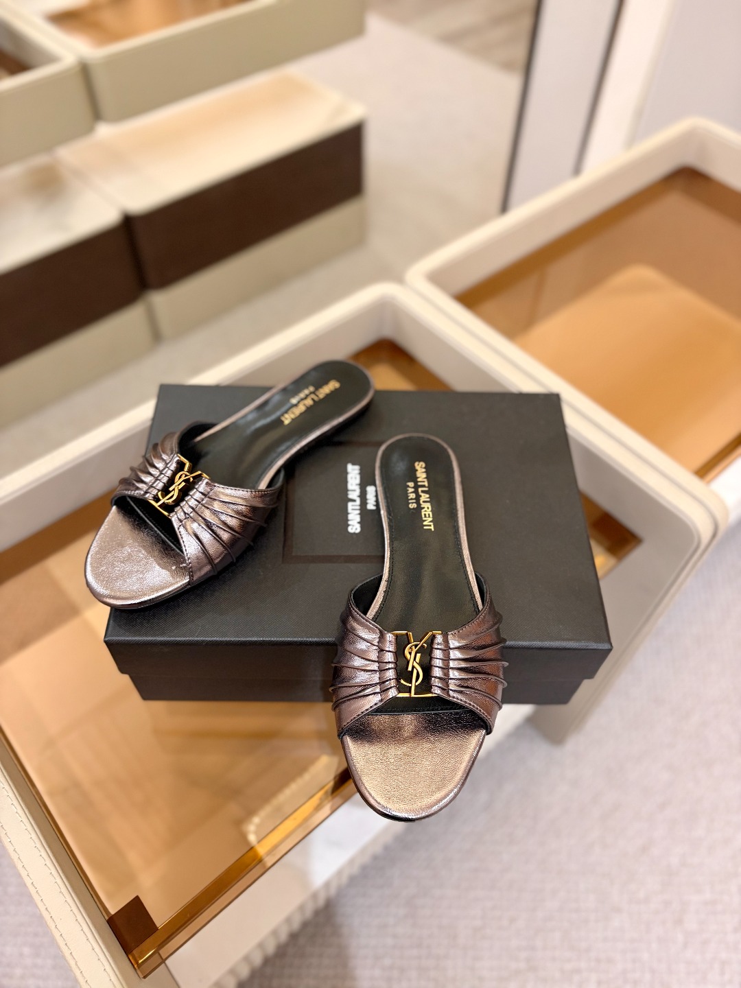 YSL「SAINT LAURENT*」  夏季新品 金属头优雅大气拖鞋——————————全新春夏系列 