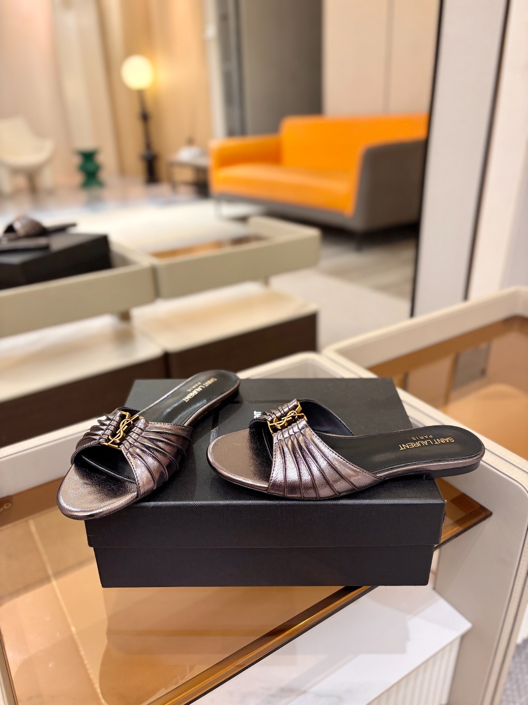 YSL「SAINT LAURENT*」  夏季新品 金属头优雅大气拖鞋——————————全新春夏系列 