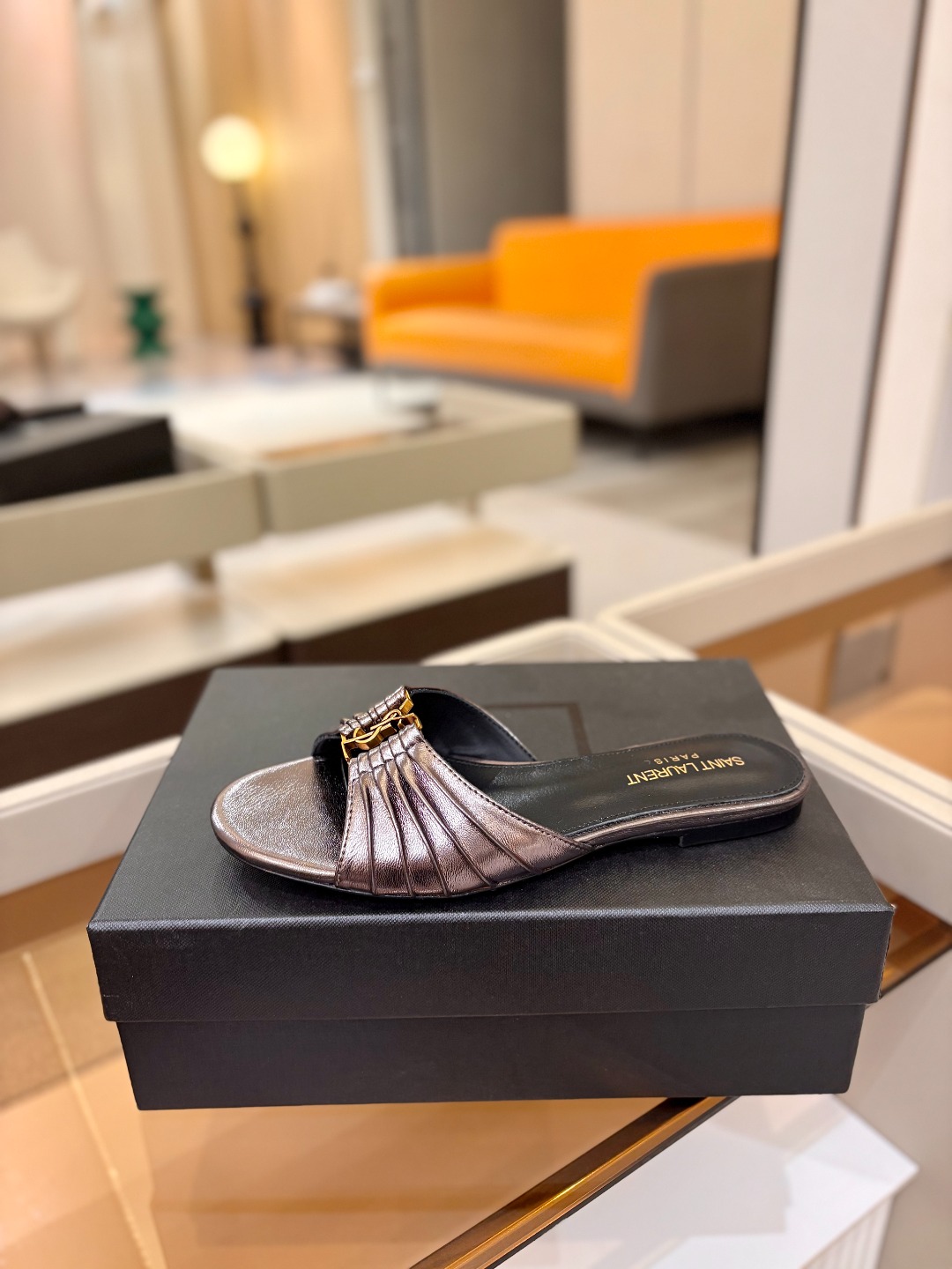 YSL「SAINT LAURENT*」  夏季新品 金属头优雅大气拖鞋——————————全新春夏系列 