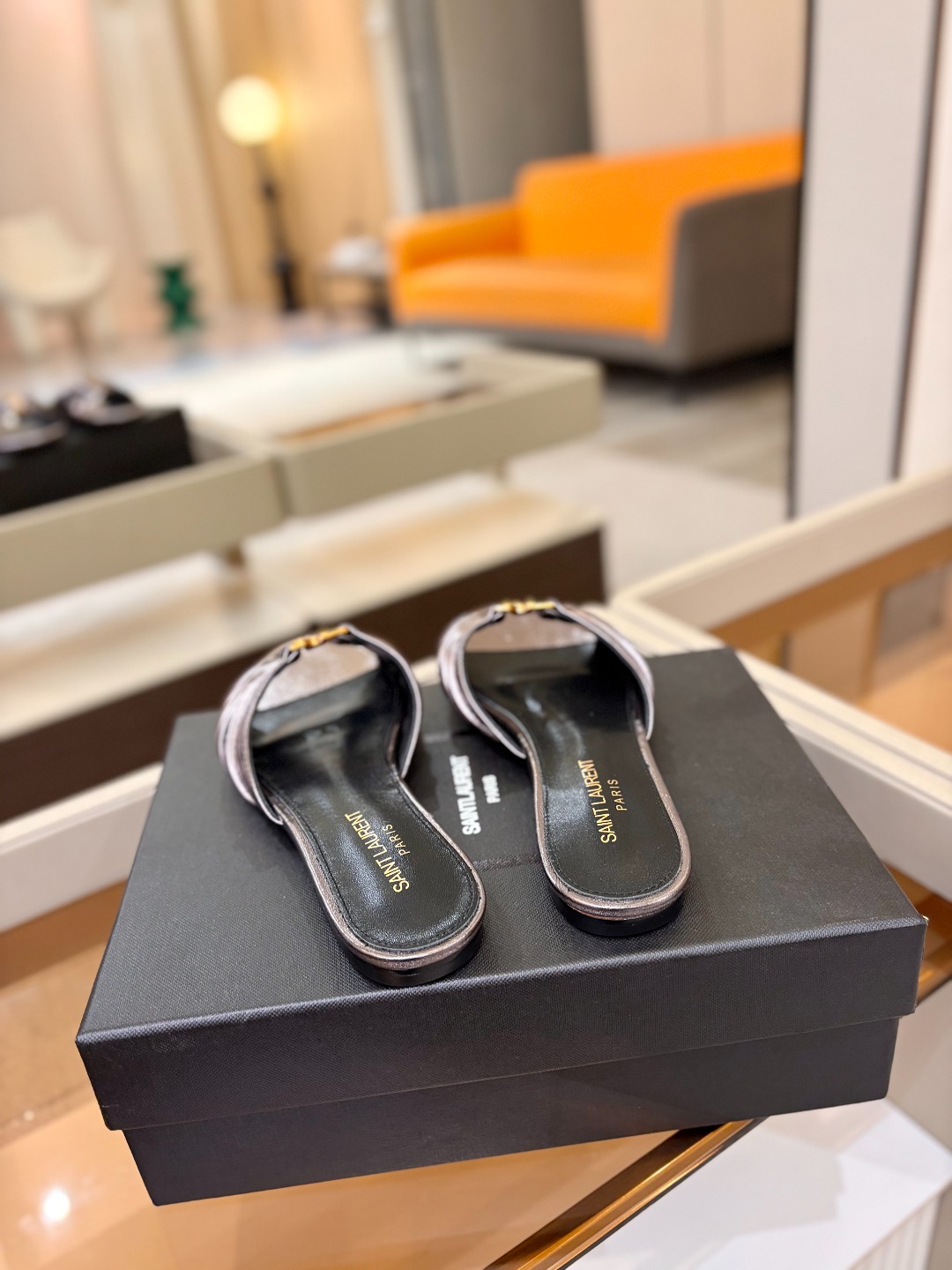 YSL「SAINT LAURENT*」  夏季新品 金属头优雅大气拖鞋——————————全新春夏系列 