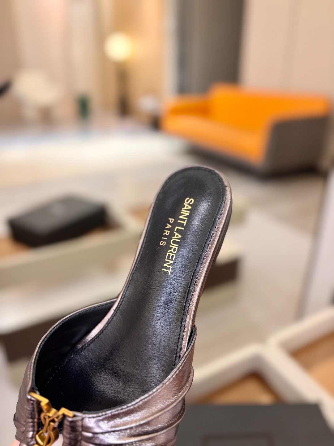 YSL「SAINT LAURENT*」  夏季新品 金属头优雅大气拖鞋——————————全新春夏系列 