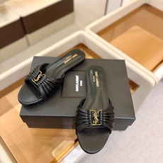 YSL「SAINT LAURENT*」 夏季新品 金属头优雅大气拖鞋——————————全新春夏系列 YSL「SAINT LAURENT*」 夏季新品 金属头优雅大气拖鞋——————————全新春夏系列