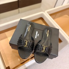 YSL「SAINT LAURENT*」 夏季新品 金属头优雅大气拖鞋——————————全新春夏系列 YSL「SAINT LAURENT*」 夏季新品 金属头优雅大气拖鞋——————————全新春夏系列