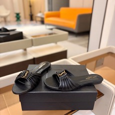 YSL「SAINT LAURENT*」 夏季新品 金属头优雅大气拖鞋——————————全新春夏系列 YSL「SAINT LAURENT*」 夏季新品 金属头优雅大气拖鞋——————————全新春夏系列