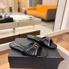 YSL「SAINT LAURENT*」 夏季新品 金属头优雅大气拖鞋——————————全新春夏系列 YSL「SAINT LAURENT*」 夏季新品 金属头优雅大气拖鞋——————————全新春夏系列