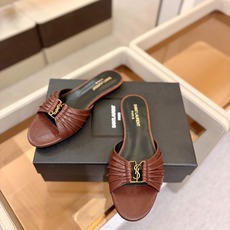 YSL「SAINT LAURENT*」 夏季新品 金属头优雅大气拖鞋——————————全新春夏系列 YSL「SAINT LAURENT*」 夏季新品 金属头优雅大气拖鞋——————————全新春夏系列