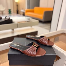 YSL「SAINT LAURENT*」 夏季新品 金属头优雅大气拖鞋——————————全新春夏系列 YSL「SAINT LAURENT*」 夏季新品 金属头优雅大气拖鞋——————————全新春夏系列