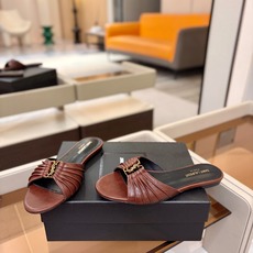 YSL「SAINT LAURENT*」 夏季新品 金属头优雅大气拖鞋——————————全新春夏系列 YSL「SAINT LAURENT*」 夏季新品 金属头优雅大气拖鞋——————————全新春夏系列