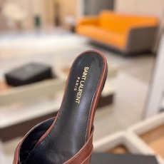 YSL「SAINT LAURENT*」 夏季新品 金属头优雅大气拖鞋——————————全新春夏系列 YSL「SAINT LAURENT*」 夏季新品 金属头优雅大气拖鞋——————————全新春夏系列