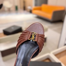 YSL「SAINT LAURENT*」 夏季新品 金属头优雅大气拖鞋——————————全新春夏系列 YSL「SAINT LAURENT*」 夏季新品 金属头优雅大气拖鞋——————————全新春夏系列