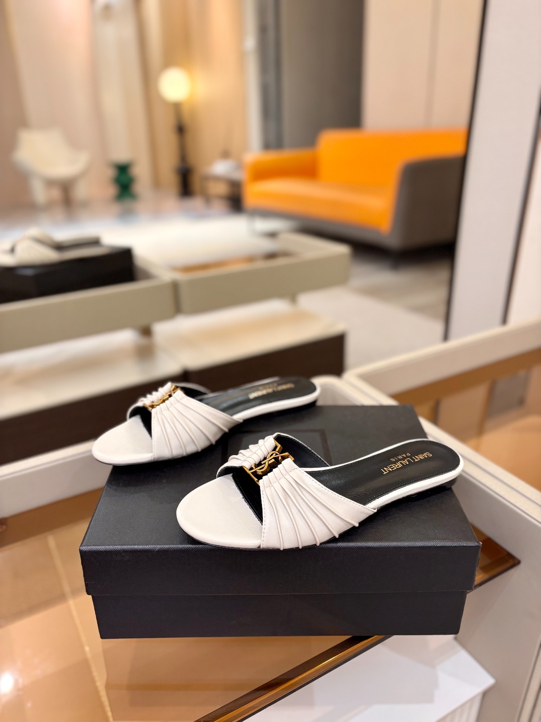 YSL「SAINT LAURENT*」  夏季新品 金属头优雅大气拖鞋——————————全新春夏系列 