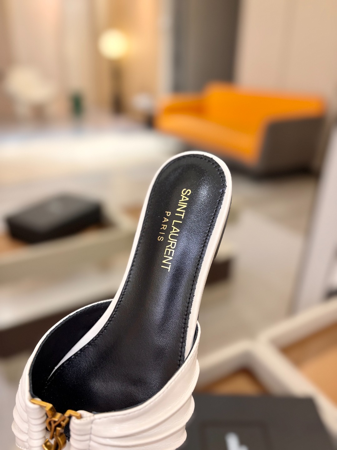 YSL「SAINT LAURENT*」  夏季新品 金属头优雅大气拖鞋——————————全新春夏系列 