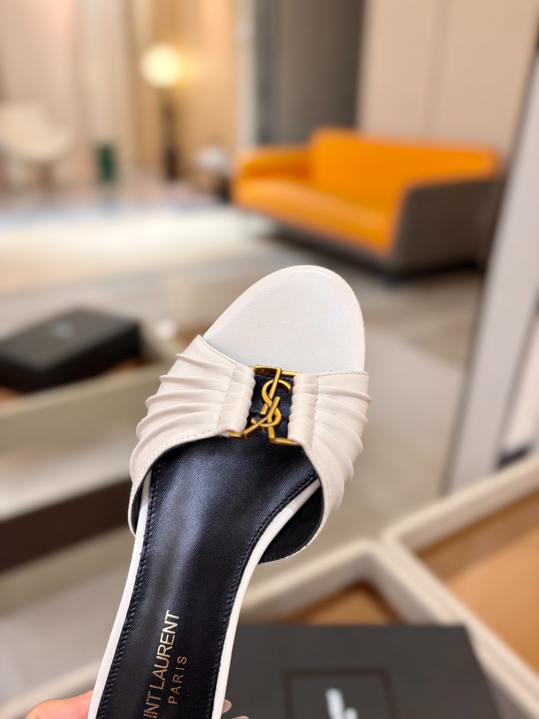 YSL「SAINT LAURENT*」  夏季新品 金属头优雅大气拖鞋——————————全新春夏系列 