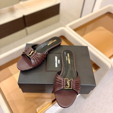 YSL「SAINT LAURENT*」 夏季新品 金属头优雅大气拖鞋——————————全新春夏系列 YSL「SAINT LAURENT*」 夏季新品 金属头优雅大气拖鞋——————————全新春夏系列