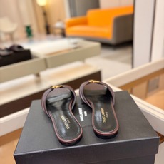 YSL「SAINT LAURENT*」 夏季新品 金属头优雅大气拖鞋——————————全新春夏系列 YSL「SAINT LAURENT*」 夏季新品 金属头优雅大气拖鞋——————————全新春夏系列