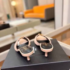 YSL「SAINT LAURENT*」 夏季新品 金属头优雅大气高跟凉鞋——————————全新春夏系列 YSL「SAINT LAURENT*」 夏季新品 金属头优雅大气高跟凉鞋——————————全新春夏系列