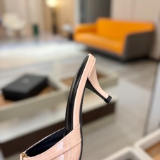 YSL「SAINT LAURENT*」 夏季新品 金属头优雅大气高跟凉鞋——————————全新春夏系列 YSL「SAINT LAURENT*」 夏季新品 金属头优雅大气高跟凉鞋——————————全新春夏系列