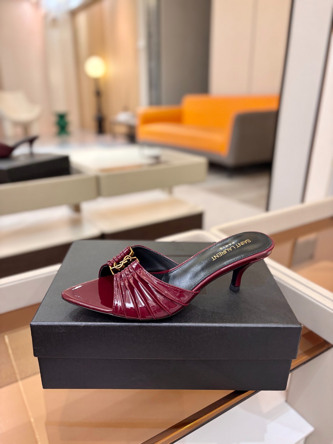 YSL「SAINT LAURENT*」 夏季新品 金属头优雅大气高跟凉鞋——————————全新春夏系列