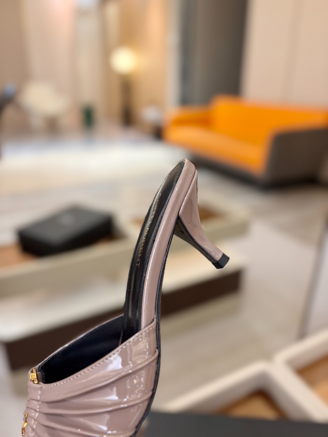 YSL「SAINT LAURENT*」 夏季新品 金属头优雅大气高跟凉鞋——————————全新春夏系列