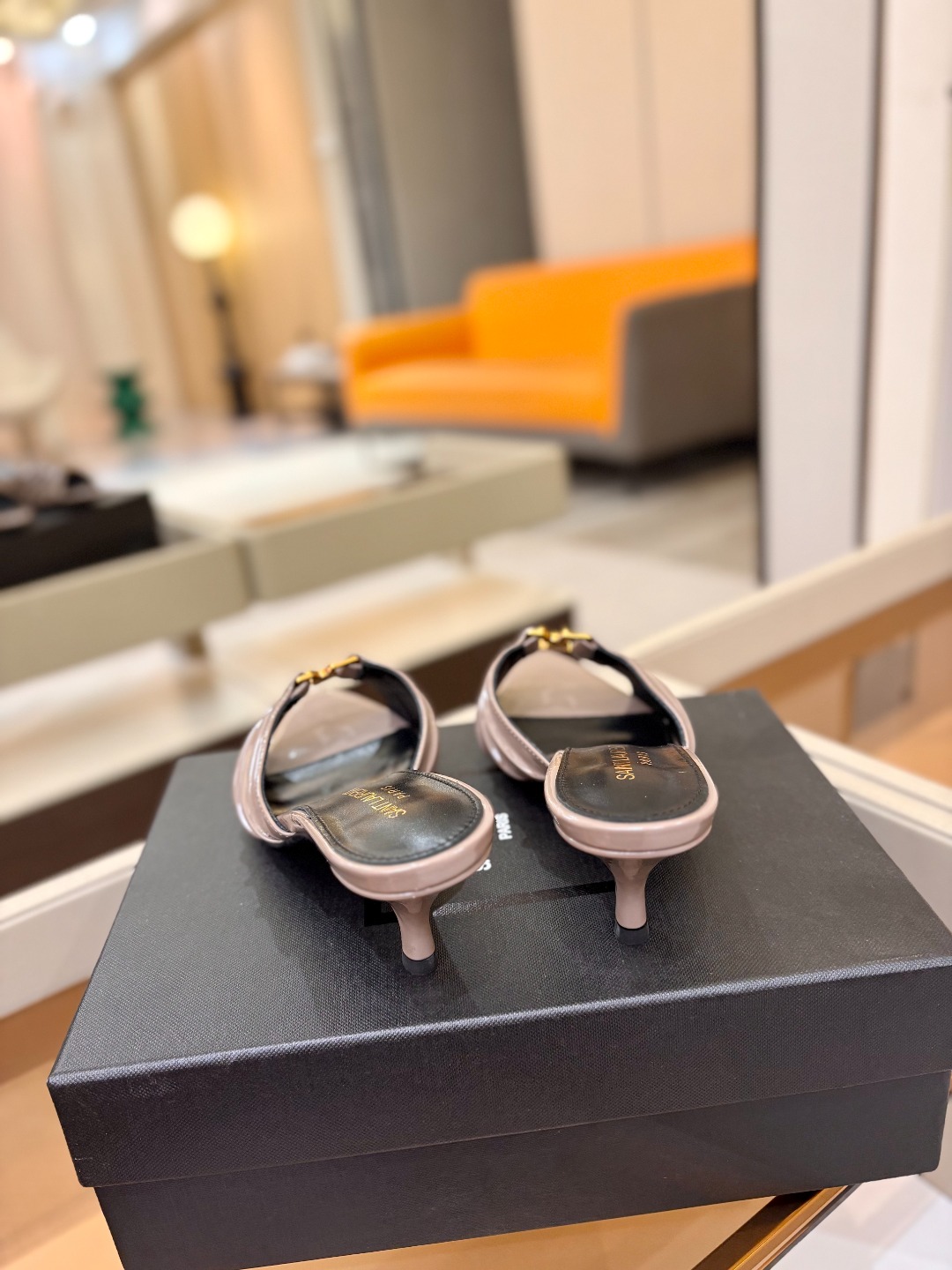 YSL「SAINT LAURENT*」 夏季新品 金属头优雅大气高跟凉鞋——————————全新春夏系列