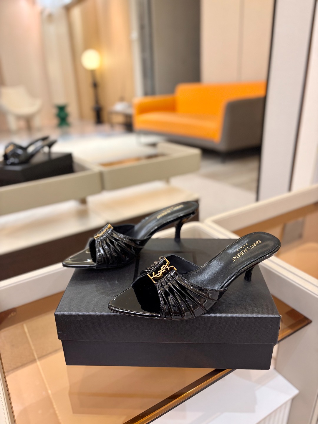YSL「SAINT LAURENT*」 夏季新品 金属头优雅大气高跟凉鞋——————————全新春夏系列