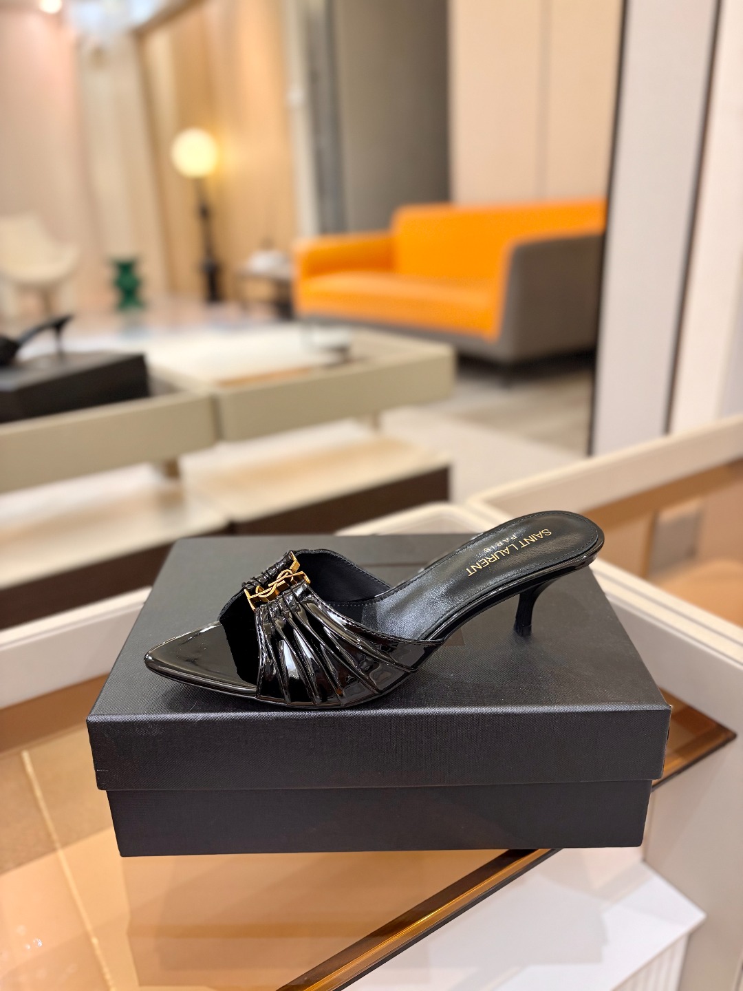 YSL「SAINT LAURENT*」 夏季新品 金属头优雅大气高跟凉鞋——————————全新春夏系列