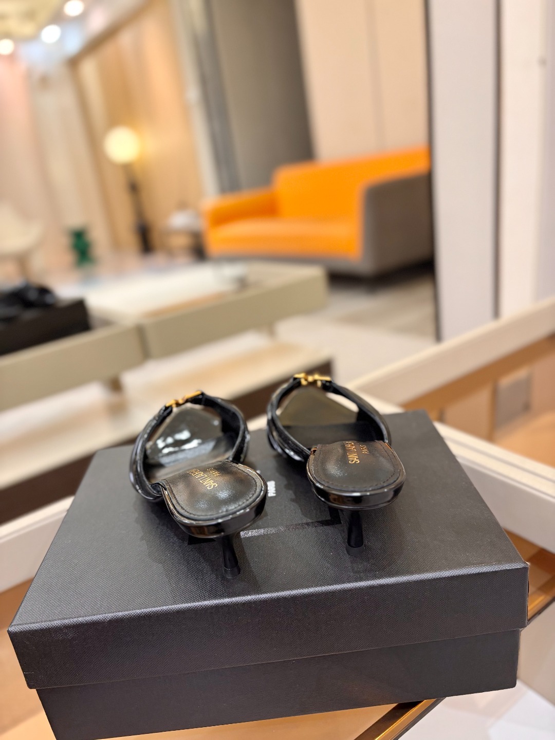 YSL「SAINT LAURENT*」 夏季新品 金属头优雅大气高跟凉鞋——————————全新春夏系列