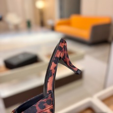 YSL「SAINT LAURENT*」 夏季新品 金属头优雅大气高跟凉鞋——————————全新春夏系列 YSL「SAINT LAURENT*」 夏季新品 金属头优雅大气高跟凉鞋——————————全新春夏系列