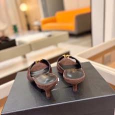 YSL「SAINT LAURENT*」 夏季新品 金属头优雅大气高跟凉鞋——————————全新春夏系列 YSL「SAINT LAURENT*」 夏季新品 金属头优雅大气高跟凉鞋——————————全新春夏系列