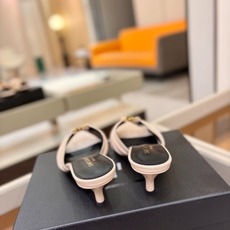 YSL「SAINT LAURENT*」 夏季新品 金属头优雅大气高跟凉鞋——————————全新春夏系列 YSL「SAINT LAURENT*」 夏季新品 金属头优雅大气高跟凉鞋——————————全新春夏系列