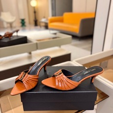 YSL「SAINT LAURENT*」 夏季新品 金属头优雅大气高跟凉鞋——————————全新春夏系列 YSL「SAINT LAURENT*」 夏季新品 金属头优雅大气高跟凉鞋——————————全新春夏系列