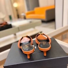YSL「SAINT LAURENT*」 夏季新品 金属头优雅大气高跟凉鞋——————————全新春夏系列 YSL「SAINT LAURENT*」 夏季新品 金属头优雅大气高跟凉鞋——————————全新春夏系列