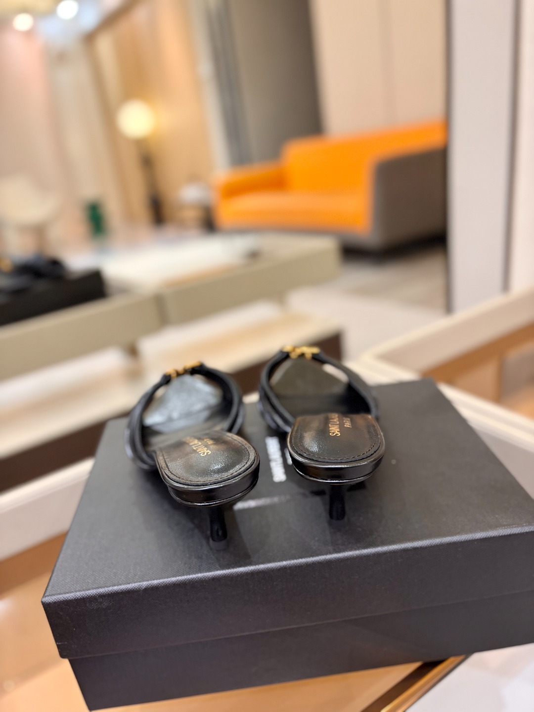 YSL「SAINT LAURENT*」 夏季新品 金属头优雅大气高跟凉鞋——————————全新春夏系列