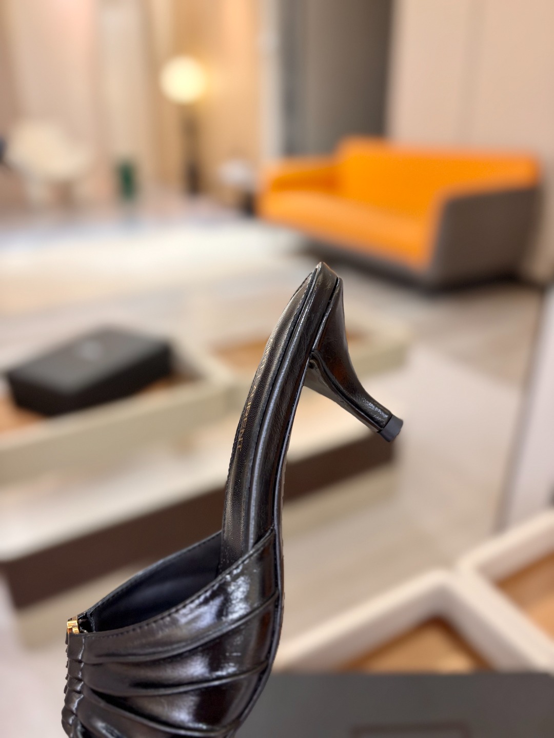 YSL「SAINT LAURENT*」 夏季新品 金属头优雅大气高跟凉鞋——————————全新春夏系列