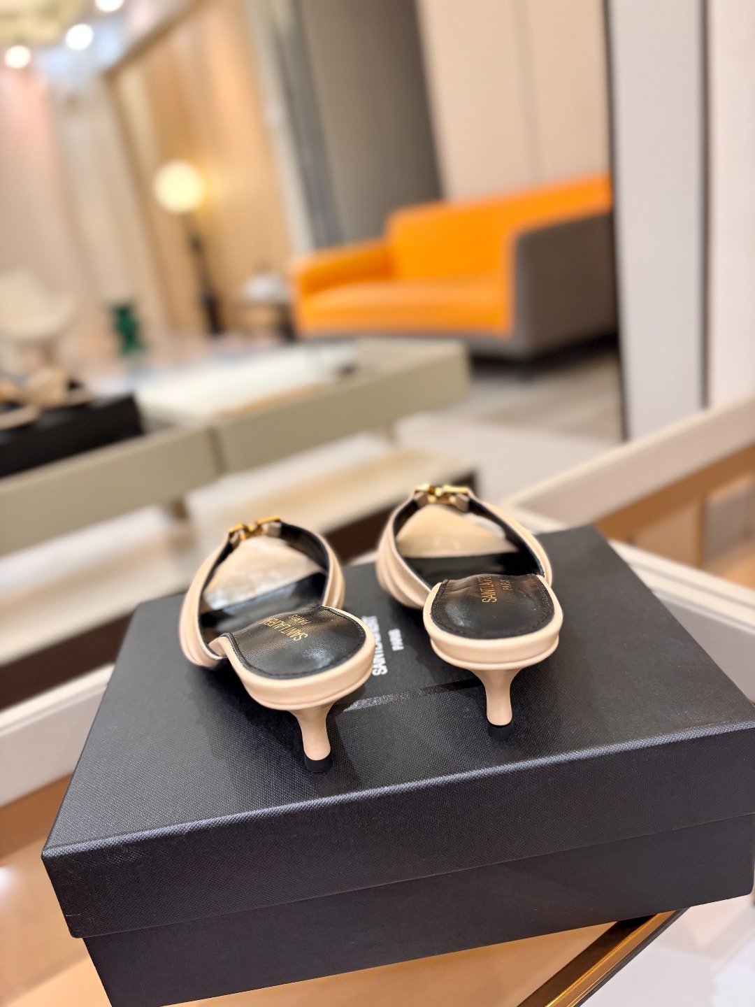 YSL「SAINT LAURENT*」 夏季新品 金属头优雅大气高跟凉鞋——————————全新春夏系列